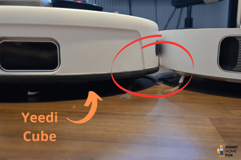 Der Bumper des Yeedi Cube ist im Vergleich zu einem Bumper eines Konkurrenzproduktes zu sehen.